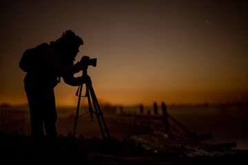 fotografo fotografa noche contraluz