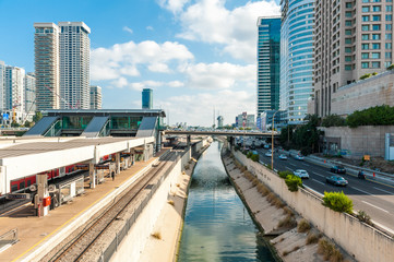 Fototapeta na wymiar Ayalon highway and Tel Aviv Savidor Central railway station, Tel Aviv, Israel