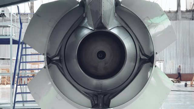 Check reverse the engine of a passenger plane 4k