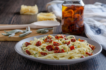 pasta, spaghetti with sun-dried tomatoes