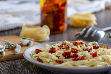 pasta, spaghetti with sun-dried tomatoes