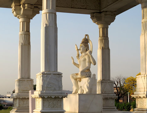 Marble statue of Lord Shiva under a canopy near the Lakshmi Narayana Temple in Jaipur, India.