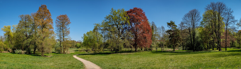 Gesamtkunstwerk Landschaftsgarten: Der Lenn&eacute;-Park  in Dahlwitz bei Berlin im Fr&uuml;hling - Panorama aus 9 Einzelbildern