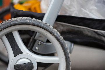 Rad von einem Kinderwagen