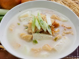 한국의 음식 북어국 그리고 야채들