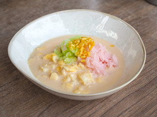Sweet sticky rice with durian and coconut milk