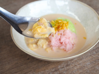 Sweet sticky rice with durian and coconut milk