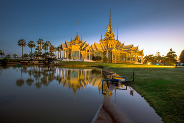 Wallpaper Wat Lan Boon Mahawihan Somdet Phra Buddhacharn(Wat Non Kum)is the beauty of the church that reflects the surface of the water, popular tourists come to make merit and take a public photo