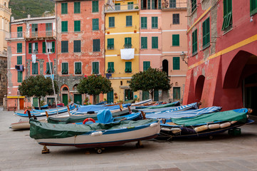 Fototapeta na wymiar Vernazza in the Cinque Terre, Italy. Beautiful seaside town and fishermen, a popular tourist destination for sea holidays and tracking in unspoiled nature.