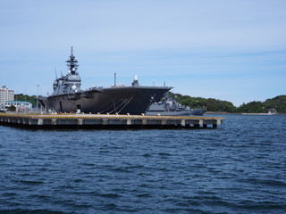 横須賀港　護衛艦　いずも