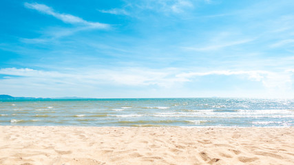 Fototapeta na wymiar Beautiful beach with blue sky