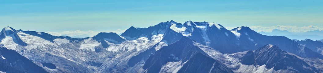 Obraz premium Mountain Range with glaciers in the Alps of Tux between Austria and Italy in Europe