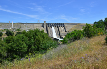 Fototapeta na wymiar Folsom Dam in California with a sluice gaten open..