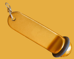 Porte-clefs d’hôtel sur fond doré 