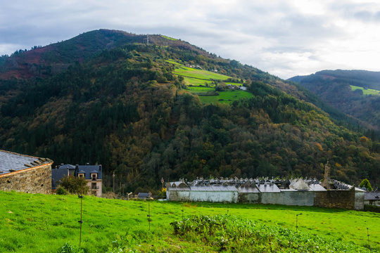 「Taramundi」の画像 274 件の Stock 写真、ベクターおよびビデオ Adobe Stock