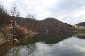 Obraz premium Landscape of a beautiful Radoinja lake in Serbia