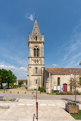 Fototapeta na wymiar L'église d'Avensan, près de Margaux (Médoc, France)