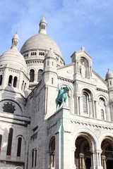Fototapeta na wymiar フランス　パリ　モンマルトル　サクレクール寺院