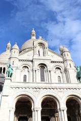 Fototapeta na wymiar フランス　パリ　モンマルトル　サクレクール寺院