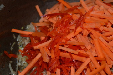 fried onions, paprika and carrots