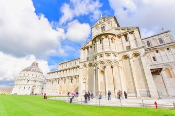 Fototapeta premium Facade of Pisa Cathedral at the Square of Miracles