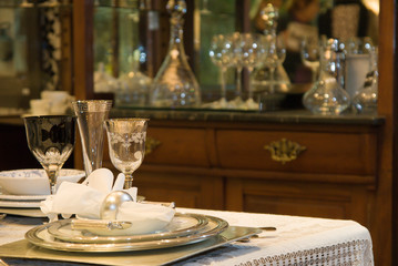 elegant dinner table setting