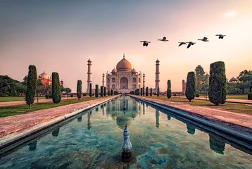 Fotobehang Taj Mahal in zonsopganglicht, Agra, India © Stockbym
