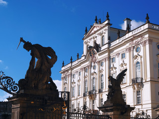 Obraz premium Palast des Erzbischofs in Prag