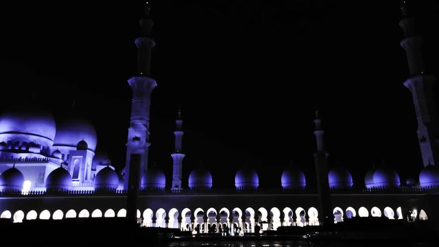 UAE/ABUDHABI - 18 DEZ 2018 - Night view of the great mosque in Abu Dhabi. UAE