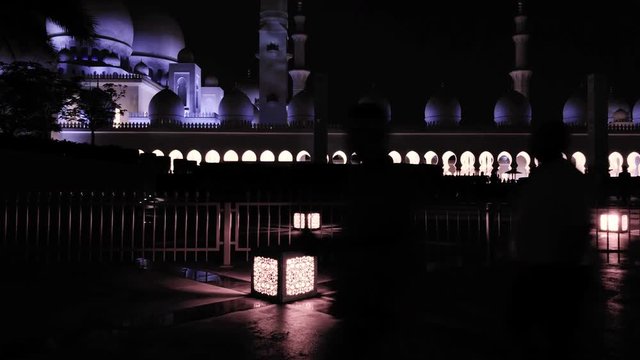 UAE/ABUDHABI - 18 DEZ 2018 - Night view of the great mosque in Abu Dhabi. UAE