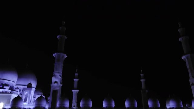UAE/ABUDHABI - 18 DEZ 2018 - Night view of the great mosque in Abu Dhabi. UAE