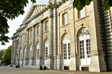 Fototapeta na wymiar La façade du Palais des Colonies au parc de Tervuren