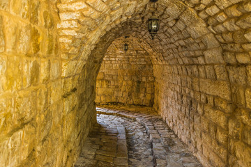 Obraz premium This is a capture of the old roads in Der El Kamar a village Located in Lebanon and you can see in the picture the old walk made of stones with an historic architecture for walls and houses 