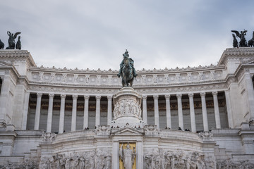 Fototapeta na wymiar Architecture of the Monument to Vittorio Emanuele II with the Italian flag in Rome
