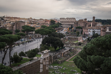 Fototapeta na wymiar The ruins and the Colosseum of Rome from the monument Vittorio Emanuele II