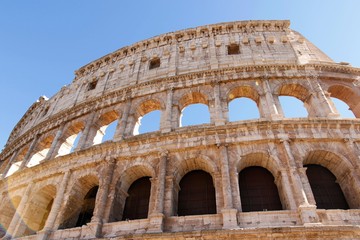 Obraz premium Colosseum in Rome during hot summer days with blue skies
