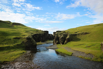 Fototapeta na wymiar Amazing rover somethere in Iceland. Beautiful green landscape.