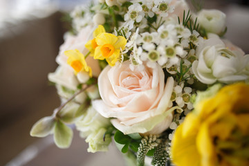 Obraz na płótnie Canvas Bright wedding bouquet of spring flowers.
