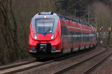 Obraz premium red passenger train