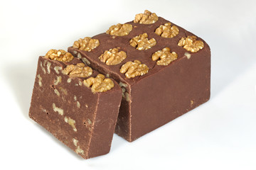 halva with walnut