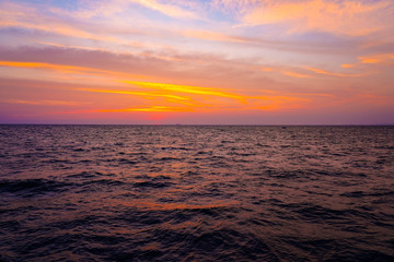 Obraz premium beautiful sunset and sunrise seascape sky ocean landscape of nature on summer holiday.