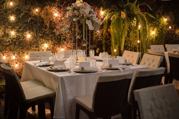 restaurant table 