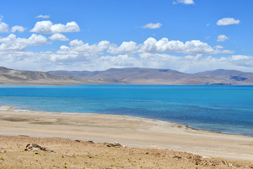 Fototapeta na wymiar Tibet, Gomang lake in June
