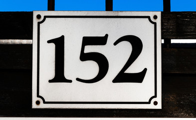 Hausnummer 152
