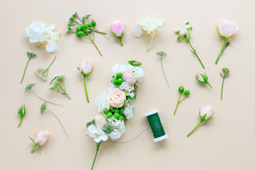 How to make wedding wreath (or flower crown) with roses, hortensias and viburnum, tutorial.
