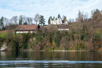 Fototapeta na wymiar ルツェルン湖クルーズ　秋の湖畔の風景（スイス）