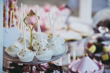 Assortiment de cupcakes blanc rose et marron