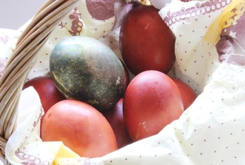 Obraz na płótnie Canvas Beautiful Easter eggs on a white background