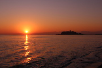 Fototapeta na wymiar 江ノ島と夕日