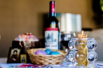 glasses of champagne and gift on table